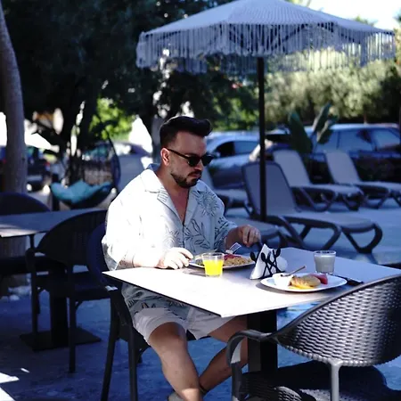 Resol 2 ホテル クサミル