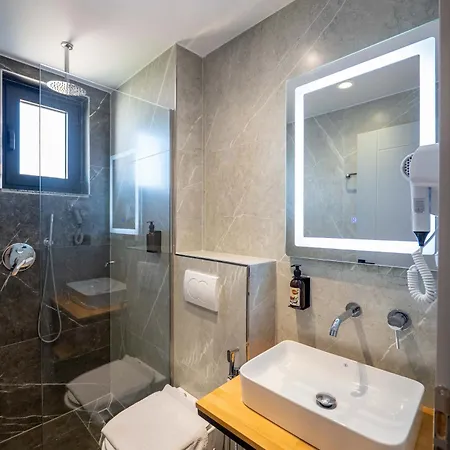Resol 2 Hotel Ksamil